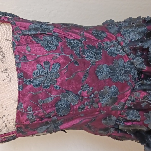 DOLLSKILL SUGAR THRILLS 1X BURGUNDY/ BLACK FLOWER APPLIQUES OVERLAY FULLY LINED - Picture 13 of 15